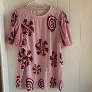 Chic Boutique e802 Pink and Red Swirl Short Sleeve Tee